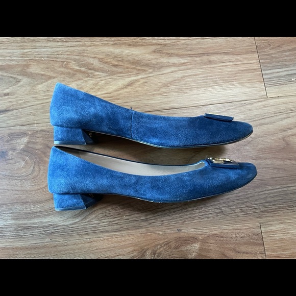 Tory Burch Shoes - Tory Burch blue suede pumps